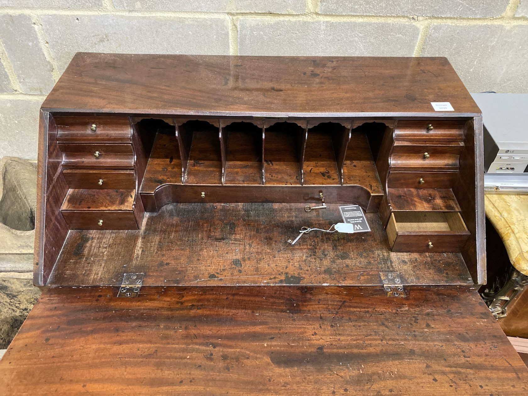 A George III mahogany bureau, width 91cm, depth 51cm, height 104cm
